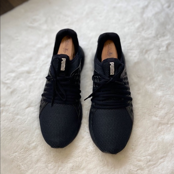 🖤🤍 Puma Sneakers Like New Excellent 🤍🖤